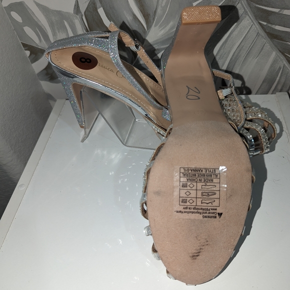 Silver heels - Picture 3 of 5